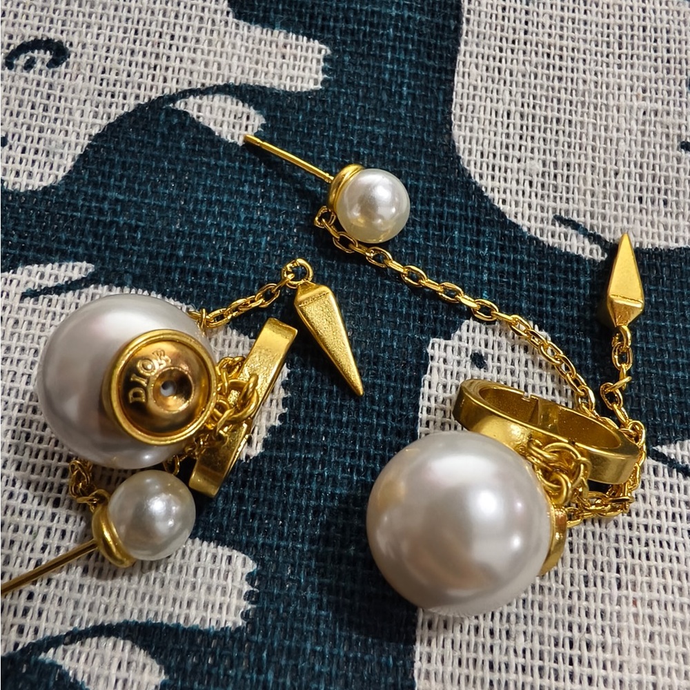 Dior Gold-Tone Pearl Drop Chain Earrings - Picture 2 of 7